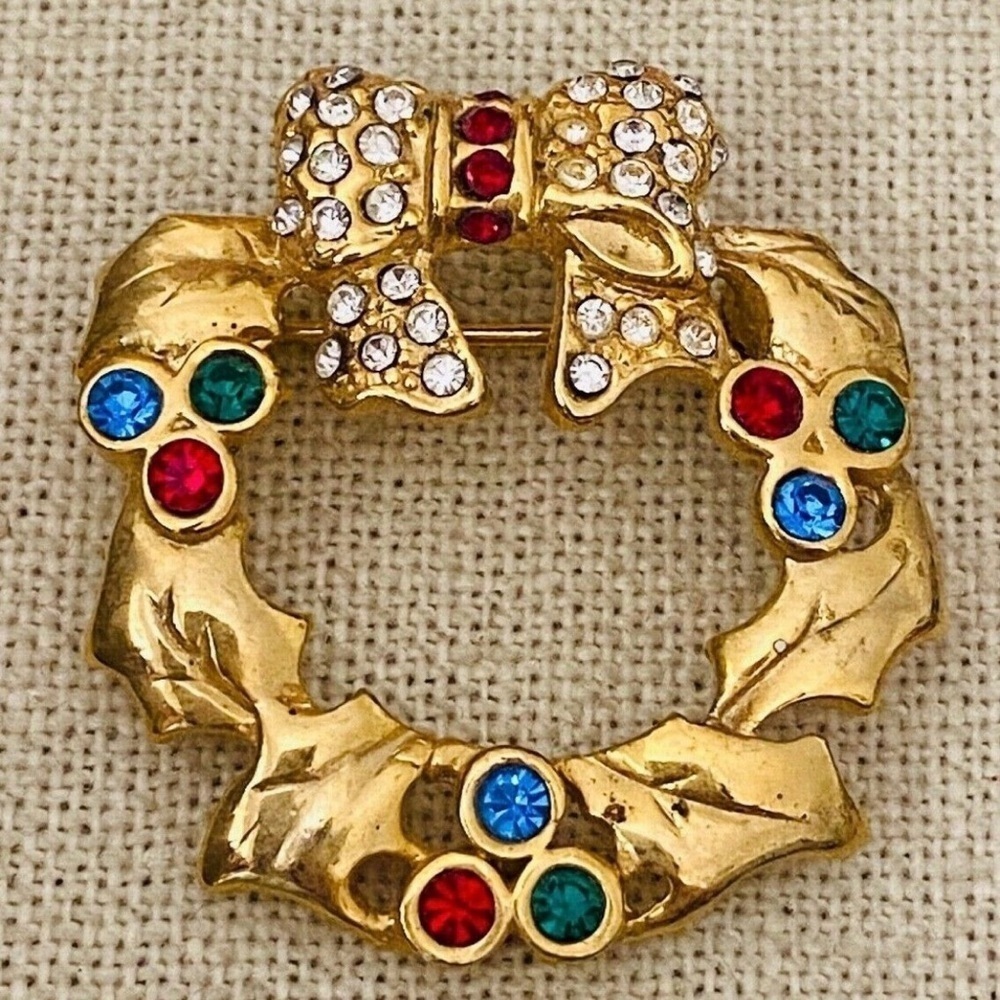 Vintage MERKSAMER Gold Tone Christmas Wreath Brooch Pin Rhinestones